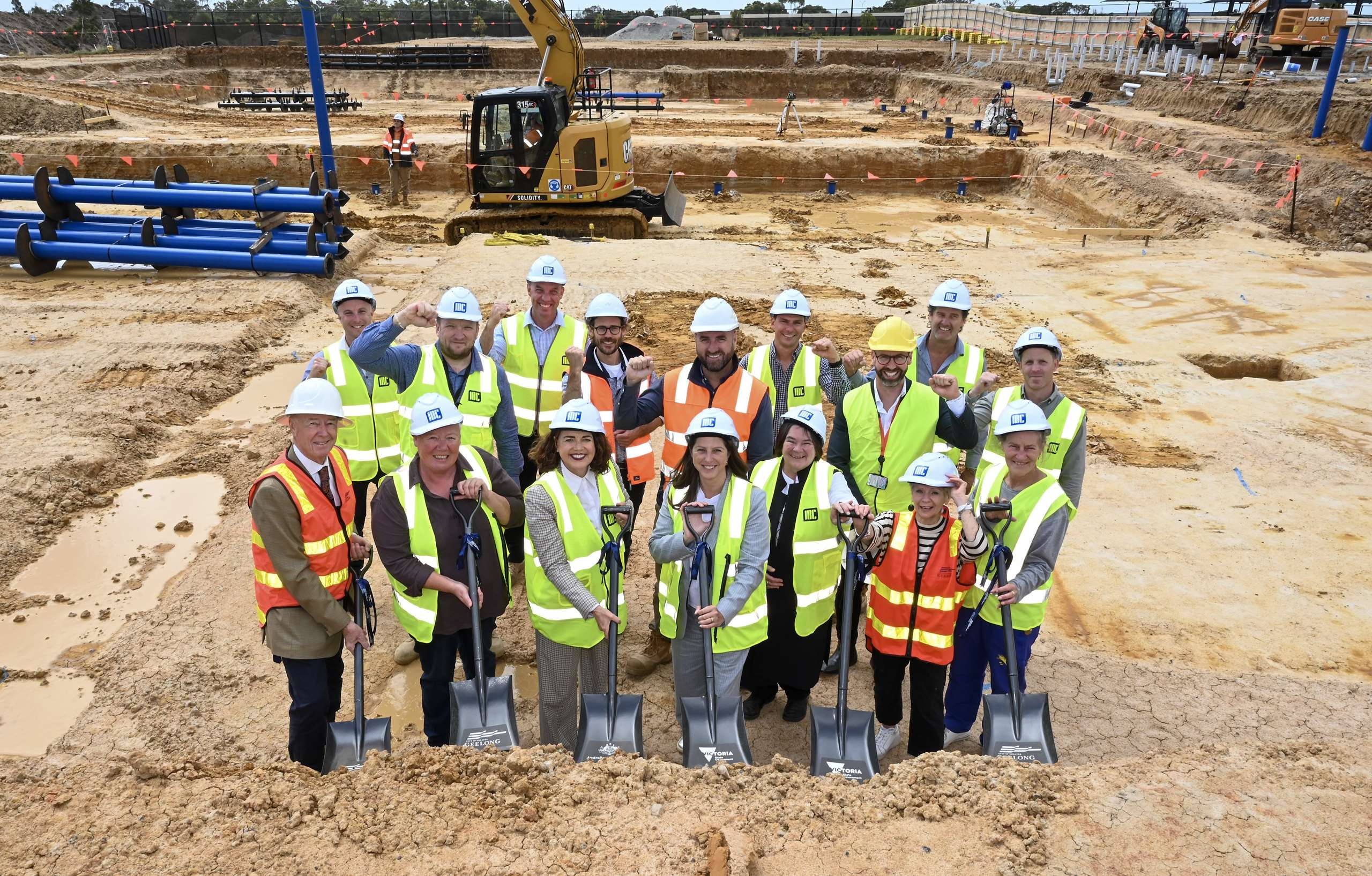 Cr Story, Libby Coker MP and Alison Marchant MP with Community Advisory Panel members, City staff and Ireland Brown Constructions representatives