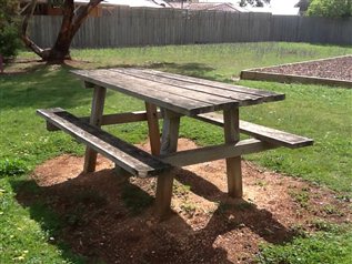 Example of picnic table in fair condtion