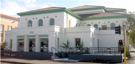 Example of an arts and culture building in good condition