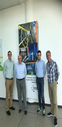 Waste to Energy Plant Turin – Trattamento Rifuti Metropolitani<br />
Tim Ellis (CoGG), Head of Operations, Luca Piantelli (iren), Cr Bruce Harwood (CoGG)